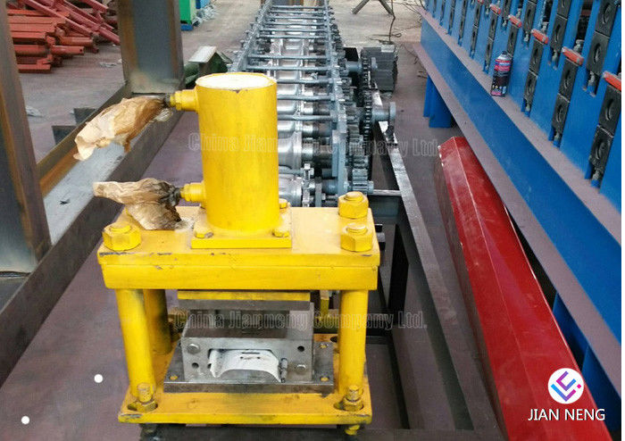 Hydraulische angetriebene Metalldeckungs-Maschinen-Stärke 0,4 - 0.7mm für Wand-Umhüllung