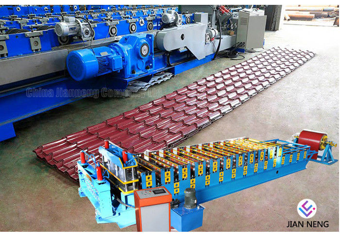 Glasig-glänzende Fliesen-gewölbte Stahlrolle, die Maschinen-Deckungs-Blatt MachineWith 18 Formstationen bildet