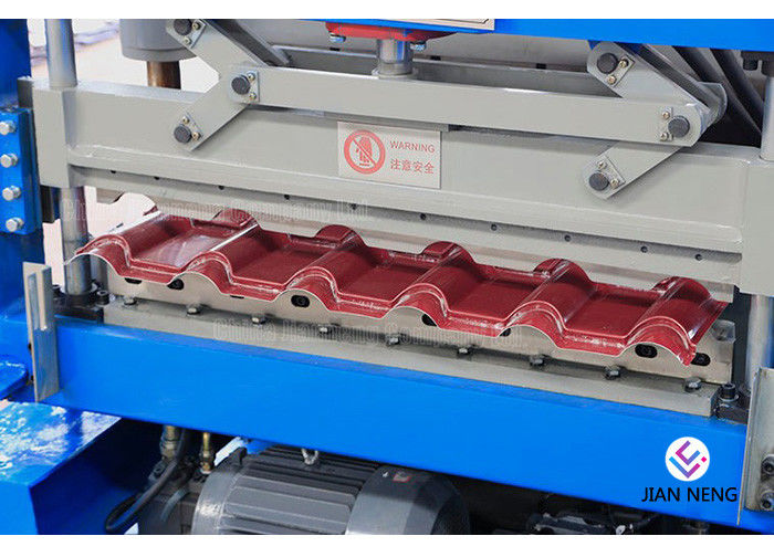 Glasig-glänzende Fliesen-gewölbte Stahlrolle, die Maschinen-Deckungs-Blatt MachineWith 18 Formstationen bildet